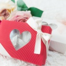 記念日に贈ったプレゼントに対して、「ありがとう」とLINEのみで返答された。普通なら電話で感謝されると思うよね。