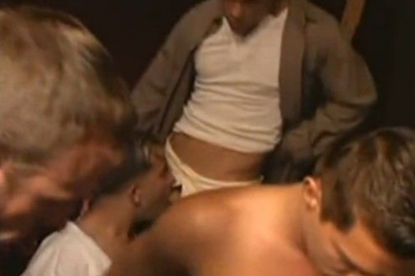 乱交パーティ中の外人ゲイ達がアナルセックスやイマラチオでハメまくるゲイ動画 着エロアイドル達