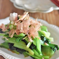 【10分で完成】あと1品に最強副菜おかず。小松菜のからし醤油和えの作り方