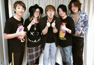 【悲報】GLAYのJIROが別人 ｗｗｗ