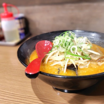ラーメン 天山 福生総本店@福生市<お通し＋豚骨辛味噌ラーメン＋ミニチャンジャめし>