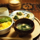 一人晩ごはんは簡単に！残り物を丼物にアレンジ。