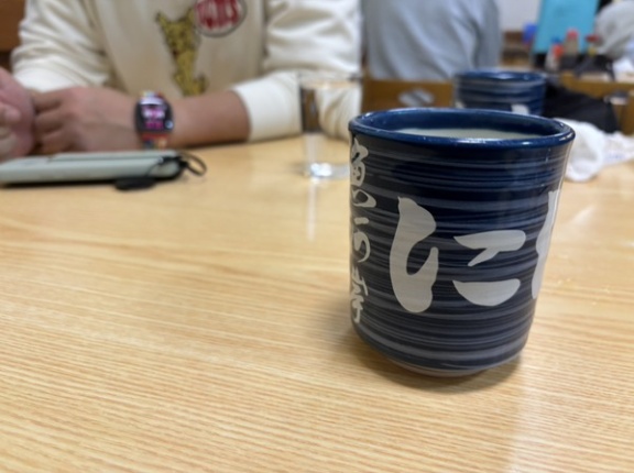 沼津港の魚河岸にし与の湯呑みが、しぶい。欲しい。(沼津市千本港町)