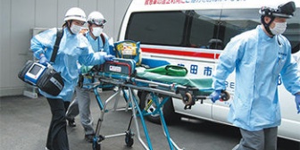 小さい頃、いじめっ子の女の家に向かってる救急隊員に遠回りの道を教えたら大変な事になった