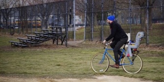 自転車で走っていたら急に追いかけられた。おそらく原因は目の前をちんたら歩いていたJKに軽くぶつかって押しのけたらこのザマだわ