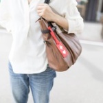【悲報】婚活女「男のボディバッグダサすぎ」既婚女「え？育児に便利だけど？」婚活女「ギャォォン！」