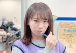 これはカワイイなｗ 秋元真夏、歯磨き中ｗｗｗｗｗ