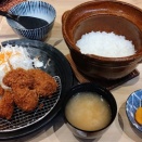 とんかつ 神楽坂 さくらイオンモール津田沼South店で日替わりランチを食べました（ロースカツ、粗挽きメンチ、ヒレ串カツの３種盛り）