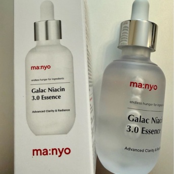 【くすみ、どこ行った？】BBA、ついに“透明感”という概念に課金し始める春〜マニョのガラクナイアシンエッセンス〜