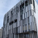 富山ガラス美術館や富山市立図書館などが入る建物、隈研吾設計のTOYAMAキラリ！