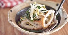 【10分で簡単副菜レシピ】レンジ調理なのでパパっと簡単！！もやしとにらの竹輪ナムルの作り方