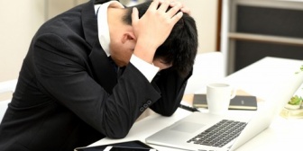 妻から1歳半の息子が歩き始めたってメールが来た。早く家に帰りたいのに仕事が終わらない…