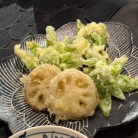 蕗のとうの天ぷらと、まだ温泉湯豆腐食べてる夜ごはん