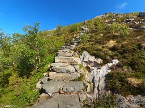 ノルウェー政府が山道の階段建設のために…エベレスト登山の案内人であるシェルパを雇用する理由