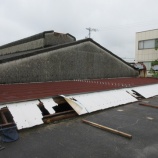 『四日市にて倉庫の雨漏り修繕｜折板屋根の重ね葺き』の画像