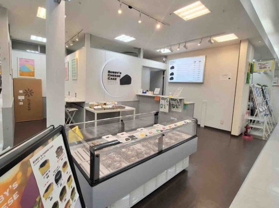 富山市上袋『アピタ富山店』内にあるチーズケーキ専門店『BOBBY'S CHEESE CAKE（ボビーズチーズケーキ）』が閉店するらしい。