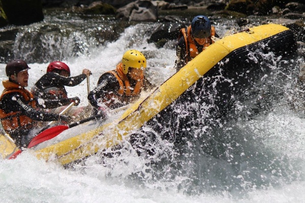 吉野川のカヌー ラフティング 素猿