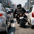 バイクのすり抜けがうざいからキープレフトしてる