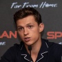 トム・ホランドがスーパーで喧嘩してる男性二人を止める。スパイダーマンに言われたら仕方ないと喧嘩終了