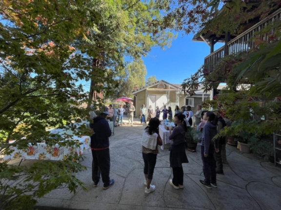 皆何らかの悩みや悲しみを抱えて