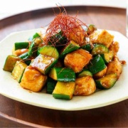 【サーモス連載】桃のゼリー＆鶏肉ときゅうりの韓国風みそ炒め