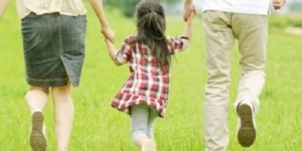 子供が出来ると恋人同士のような関係は難しい。女性は母親になるから。ここで修正出来ない夫婦は駄目になっていく…どこかで聞いた話だ。