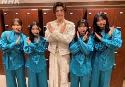 【悲報】櫻坂46さん、ガチで『オウム衣装』で音楽番組に
