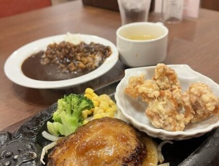 福山駅前でこのコスパは嬉しい日替わりランチです。「トマト＆オニオン　福山天満屋店」