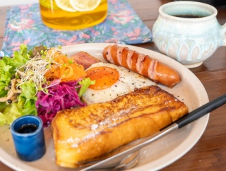 「OLIVE STAND」の『全部のせプレート』（茨木市鮎川）【たかつーグルメ】