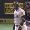 バレンティン、自打球→四球でなぜか有原をにらみつける