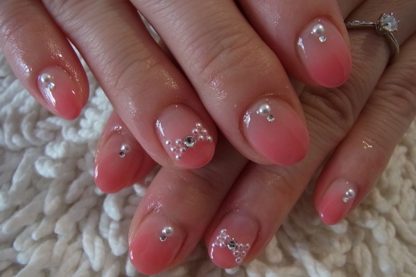 ネイルサロン モア 三軒茶屋駅から徒歩1分 ブライダルネイル