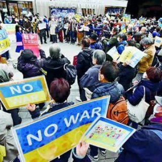 米国とイスラエルの対イラン攻撃に反対する東京の活動家たちが集会