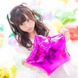 【画像】両手が塞がってるアイドル「映画館で写真撮った」ﾊﾟｼｬｗｗｗ