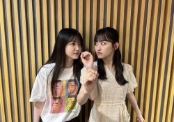 【画像】久保史緒里と一ノ瀬、手で輪っかを作る