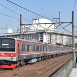 『205系横浜線H18編成暫定8連化、南武線ナハ7+8編成暫定10連化』の画像