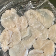 季節限定ルビーレッドキーウイとホタテのカルパッチョ