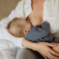8 cách làm cho vòng 1 chắc khỏe sau sinh