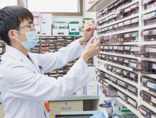 【悲報】薬剤師さん、時給1900円ももらえるのにお前らから「品出しと同じやろ」と言われてしまうｗｗｗｗｗｗｗｗｗｗ