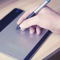 【悲報】絵師「お●ぱいのでかい女の子を描きました！」 X民「高市早苗に見える」→絵師さんガチギレ