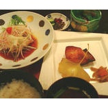 『ふぐ・魚匠料理「たらふく」鯛ポンズ&西京焼きセット1050円』の画像