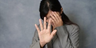 自分が写るSNSの投稿を徹底的に調べ、少しでも写っていれば削除を要請する友人がいる。