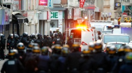 【フランス】パリ近郊での銃撃戦、3人死亡、3人逮捕…女が自爆