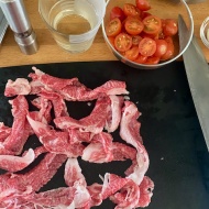 イタリアのシンプルな牛肉料理「ストラチェッティ」【PR】