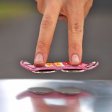 『磁石で作ったフィンガーホバーボート』の画像