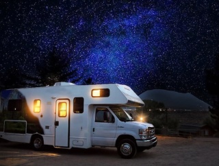 旦那「通りからキャンピングカーが見えると碌な事が無いから、必ずシャッターは閉めておいてよ」→ その言葉を忘れた結果・・・