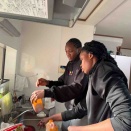 共に食べ、共に笑う ― 日本で過ごす“家族のような時間”