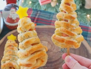 サックサク食感がクセにな❣️冷凍パイシートで簡単✨ウインナーツリーパイ🎄