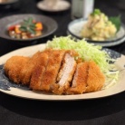 冷蔵庫にあるもので、トンカツ定食の夜ごはん