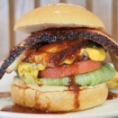 愛知県長久手市｜スキレットダイナー (SKILLET DINER)の「ポークブリスケットベーコンチーズバーガー」