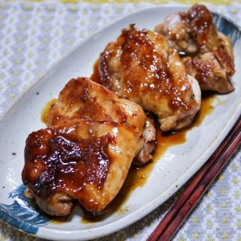 けっこうハマる味わい「豆板醤でピリッと旨辛チキン」